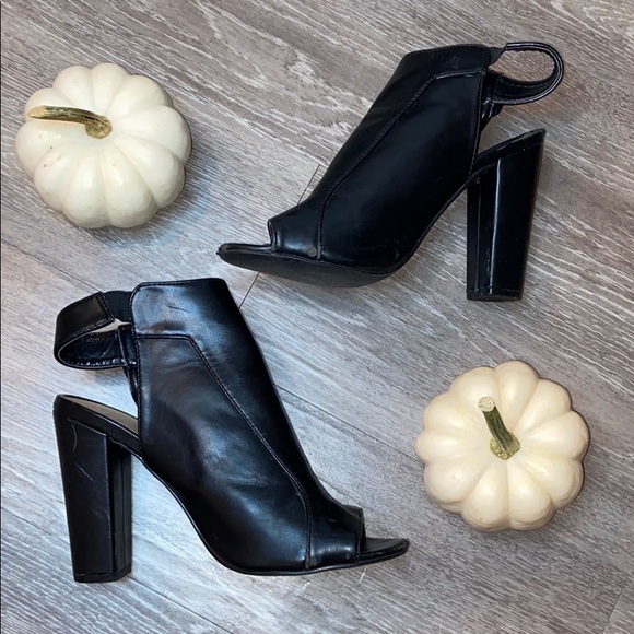 JustFab Jedalia Peep Toe Leather Sandal Heel - Picture 2 of 7